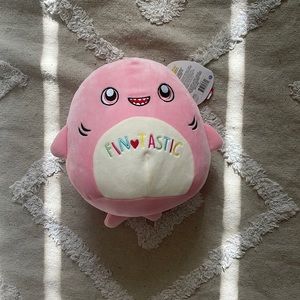 SELENE THE SHARK(RARE) VALENTINES DAY SQUISHMALLOW🦈💕